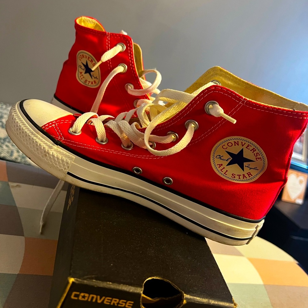 7W / 5M Hot Pink Converse
